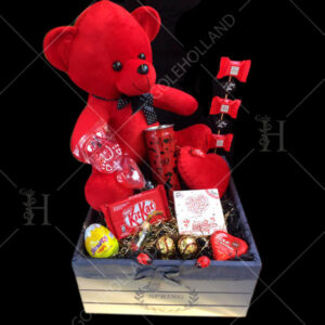پک-ولنتاین-در-باکس-چوبی-با-عروسک-خرس-قرمز