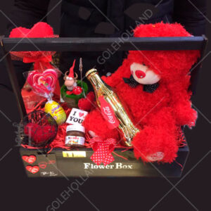 باکس چوبی دسته دار ولنتاین با شکلات و عروسک خرسی قرمز