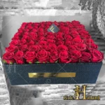 باکس گل چرمی شیک با گل رز سرخ رنگ