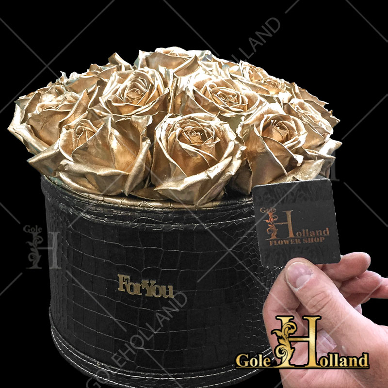 باکس گل مشکی با گل رز طلایی براق لاکچری