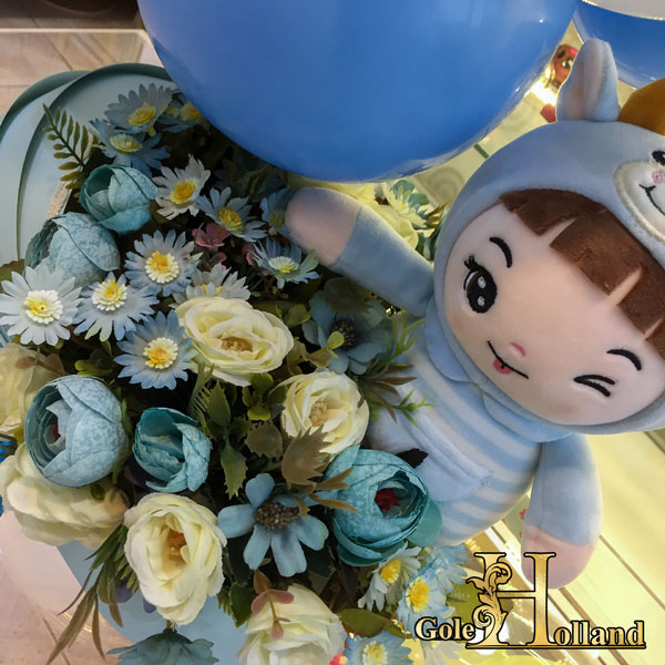 باکس گل نوزاد با گل مصنوعی و عروسک