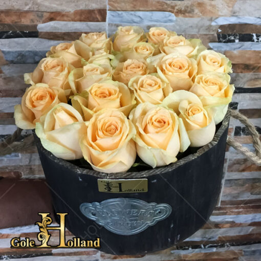 باکس گل چوبی مشکی با گل رز هلندی نارنجی