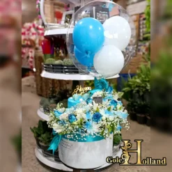 کیک تولد با باکس گل رز آبی و بادکنک