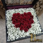 باکس گل قلبی رز قرمز با ژیپسوفیلا