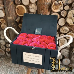 باکس گل مشکی چوبی با گل رز قرمز