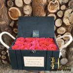باکس گل چوبی با 18 شاخه رز قرمز