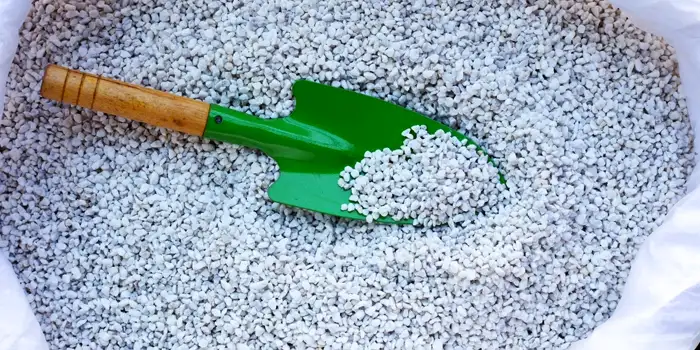 دانه‌های سفید پرلیت مناسب برای خاک