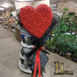 دسته گل مشکی قرمز سایز بزرگ قلبی با گل ژیپسوفیلا