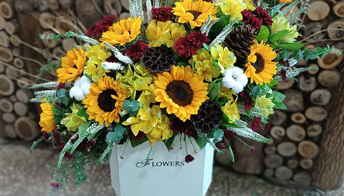 باکس گل لاکچری و زیبا با گل آفتابگردان