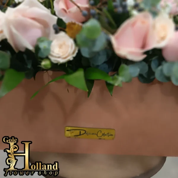 باکس گل با گل رز صورتی و کالباسی